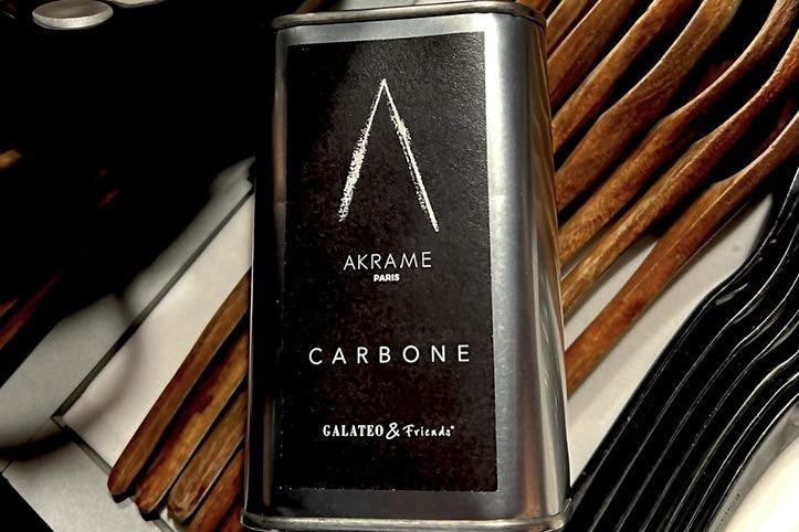 CARBONE, une huile d’olive italienne à la poudre de charbon japonais